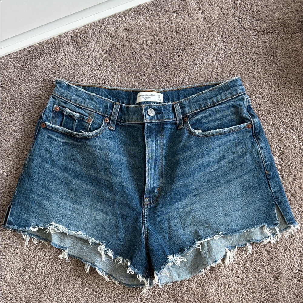 Abercrombie & Fitch: The mom short high ride